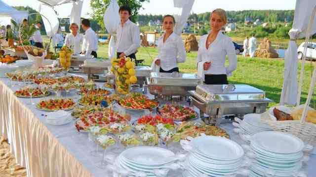 Кейтеринг на банкет — удобное решение для праздников в Казани